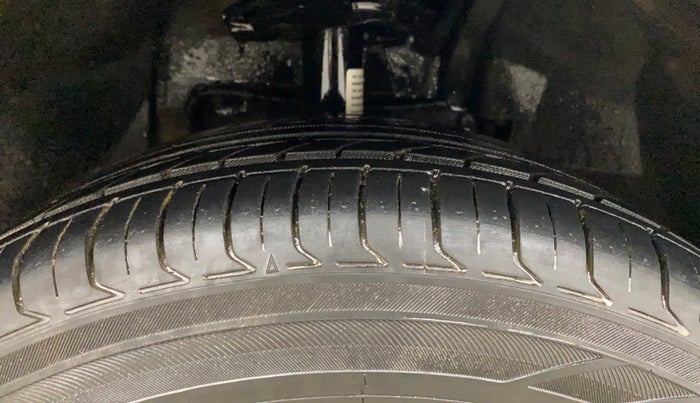 2018 Tata NEXON XMA PETROL, Petrol, Automatic, 54,039 km, Right Front Tyre Tread