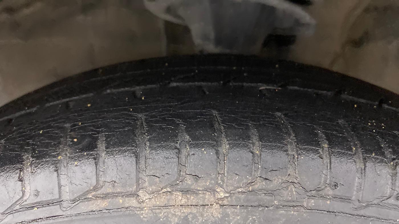 2013 Hyundai i10 MAGNA 1.2, Petrol, Manual, 65,216 km, Left Front Tyre Tread