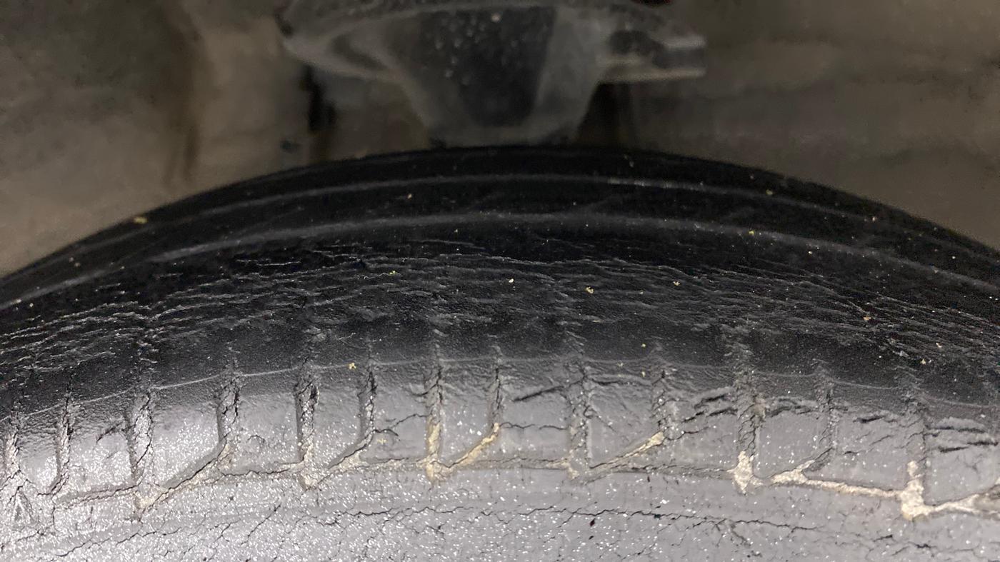 2013 Hyundai i10 MAGNA 1.2, Petrol, Manual, 65,216 km, Right Front Tyre Tread