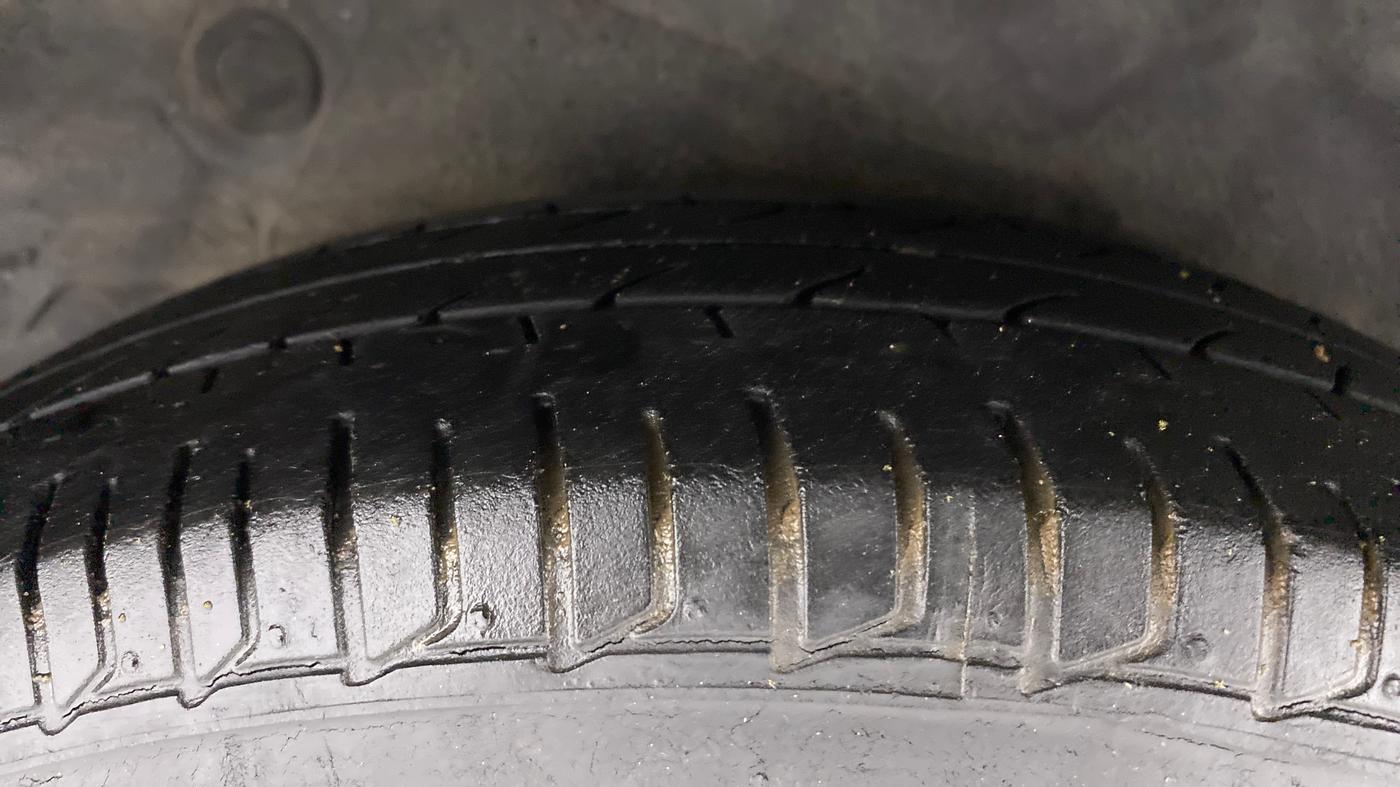 2013 Hyundai i10 MAGNA 1.2, Petrol, Manual, 65,216 km, Right Rear Tyre Tread