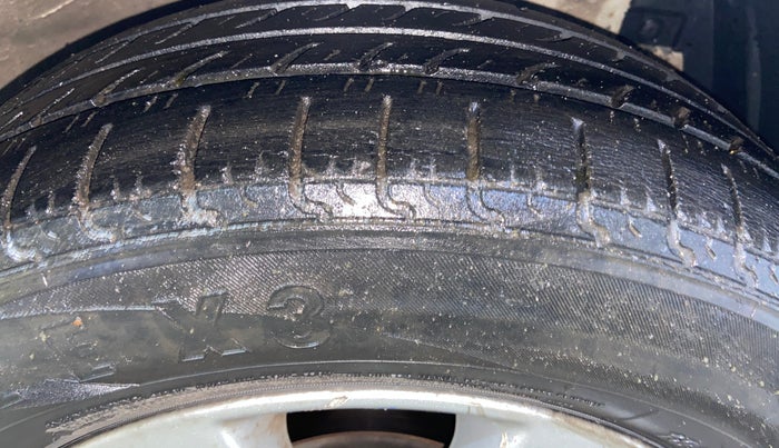 2016 Maruti Ertiga ZDI + SHVS, Diesel, Manual, 96,450 km, Right Front Tyre Tread