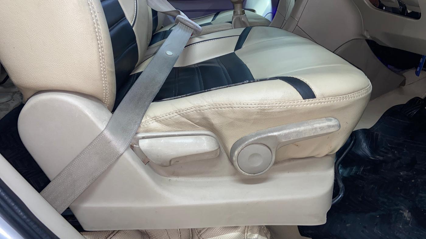 2016 Maruti Ertiga ZDI + SHVS, Diesel, Manual, 96,497 km, Driver Side Adjustment Panel