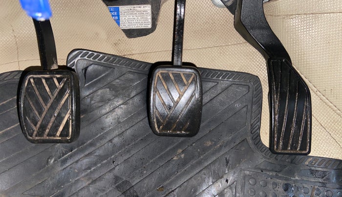 2016 Maruti Ertiga ZDI + SHVS, Diesel, Manual, 96,450 km, Pedals