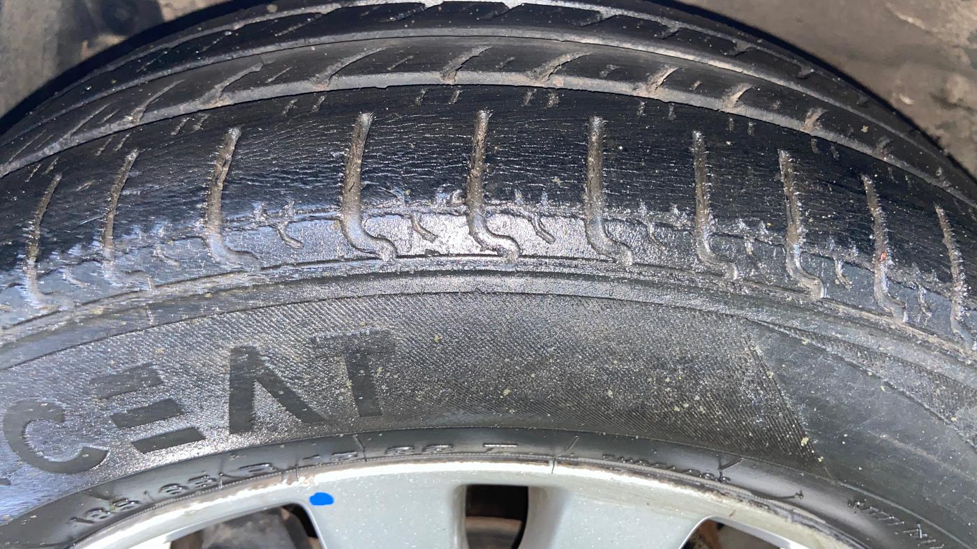 2016 Maruti Ertiga ZDI + SHVS, Diesel, Manual, 96,497 km, Left Front Tyre Tread