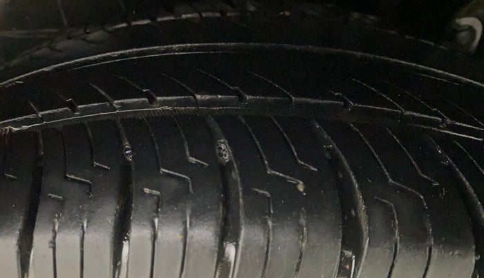 2014 Maruti Ertiga VDI, Diesel, Manual, 98,831 km, Left Rear Tyre Tread