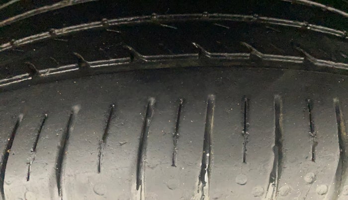 2017 Hyundai Elite i20 ASTA 1.2, Petrol, Manual, 80,632 km, Left Front Tyre Tread