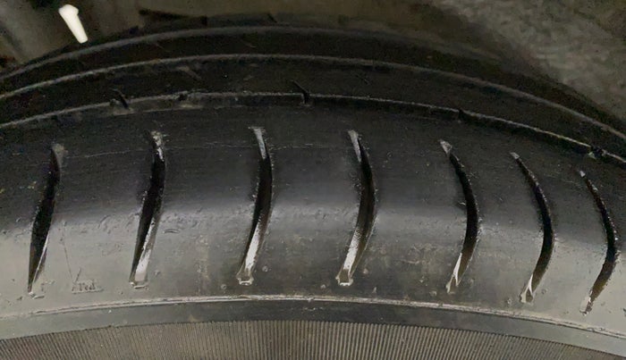 2014 Maruti Wagon R 1.0 LXI CNG, CNG, Manual, 96,139 km, Right Front Tyre Tread