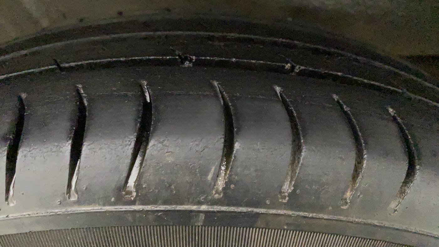 2014 Maruti Wagon R 1.0 LXI CNG, CNG, Manual, 96,139 km, Left Front Tyre Tread