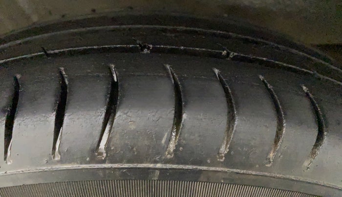 2014 Maruti Wagon R 1.0 LXI CNG, CNG, Manual, 96,139 km, Left Front Tyre Tread