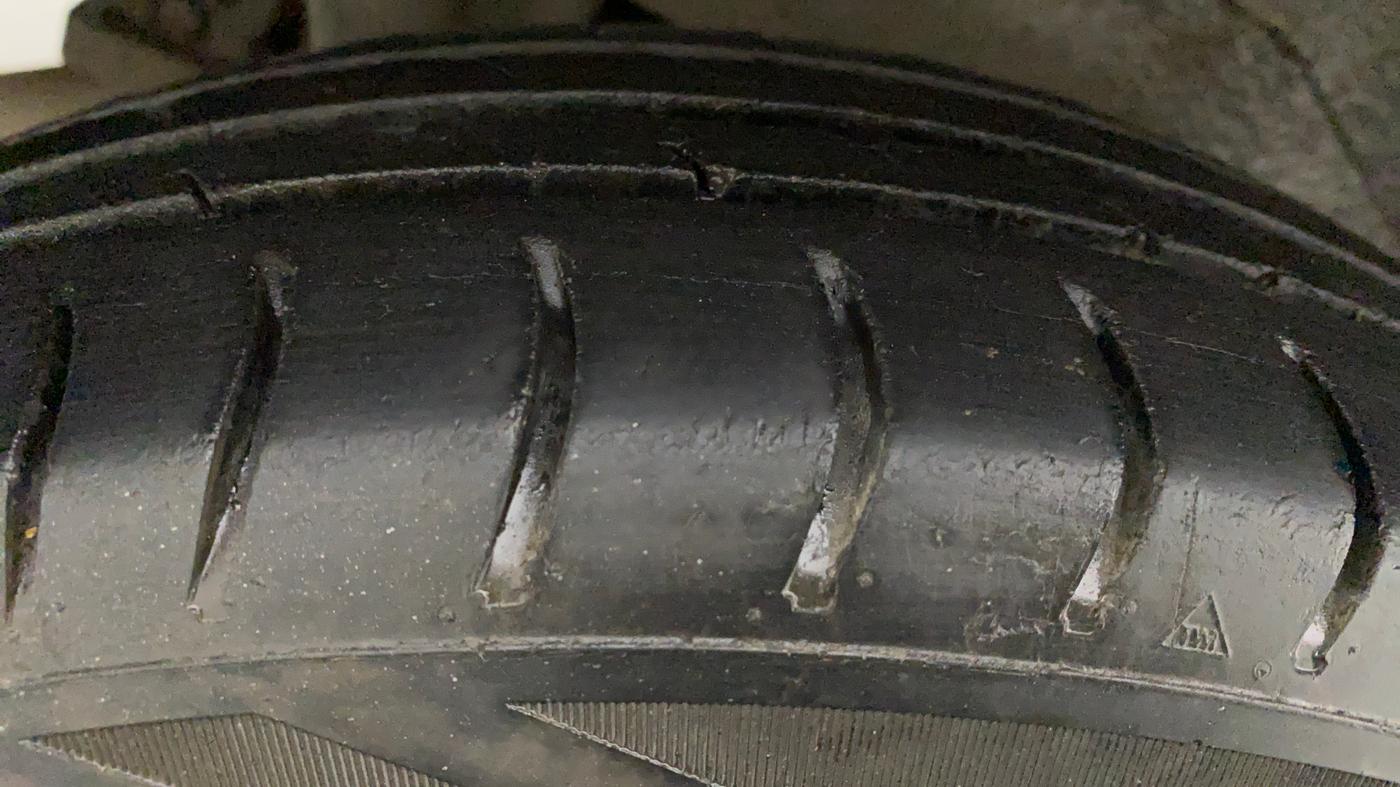2014 Maruti Wagon R 1.0 LXI CNG, CNG, Manual, 96,139 km, Right Rear Tyre Tread