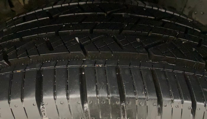 2017 Mahindra XUV500 W10 AT, Diesel, Automatic, 78,236 km, Right Rear Tyre Tread