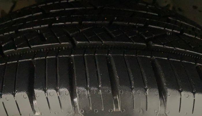 2017 Mahindra XUV500 W10 AT, Diesel, Automatic, 78,236 km, Left Front Tyre Tread