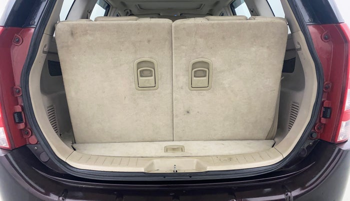 2017 Mahindra XUV500 W10 AT, Diesel, Automatic, 78,236 km, Boot Inside