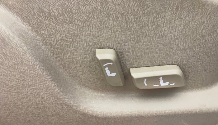 2017 Mahindra XUV500 W10 AT, Diesel, Automatic, 78,236 km, Driver Side Adjustment Panel