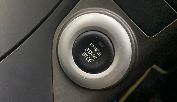 2017 Mahindra XUV500 W10 AT, Diesel, Automatic, 78,236 km, Keyless Start/ Stop Button