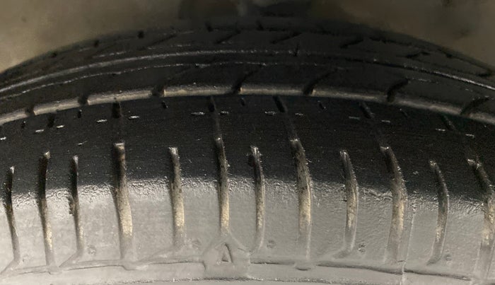 2016 Hyundai i10 MAGNA 1.1, Petrol, Manual, 36,198 km, Left Front Tyre Tread