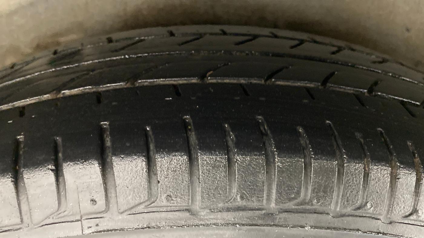 2016 Hyundai i10 MAGNA 1.1, Petrol, Manual, 36,198 km, Right Rear Tyre Tread