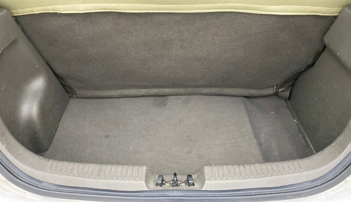2016 Hyundai i10 MAGNA 1.1, Petrol, Manual, 36,198 km, Boot Inside