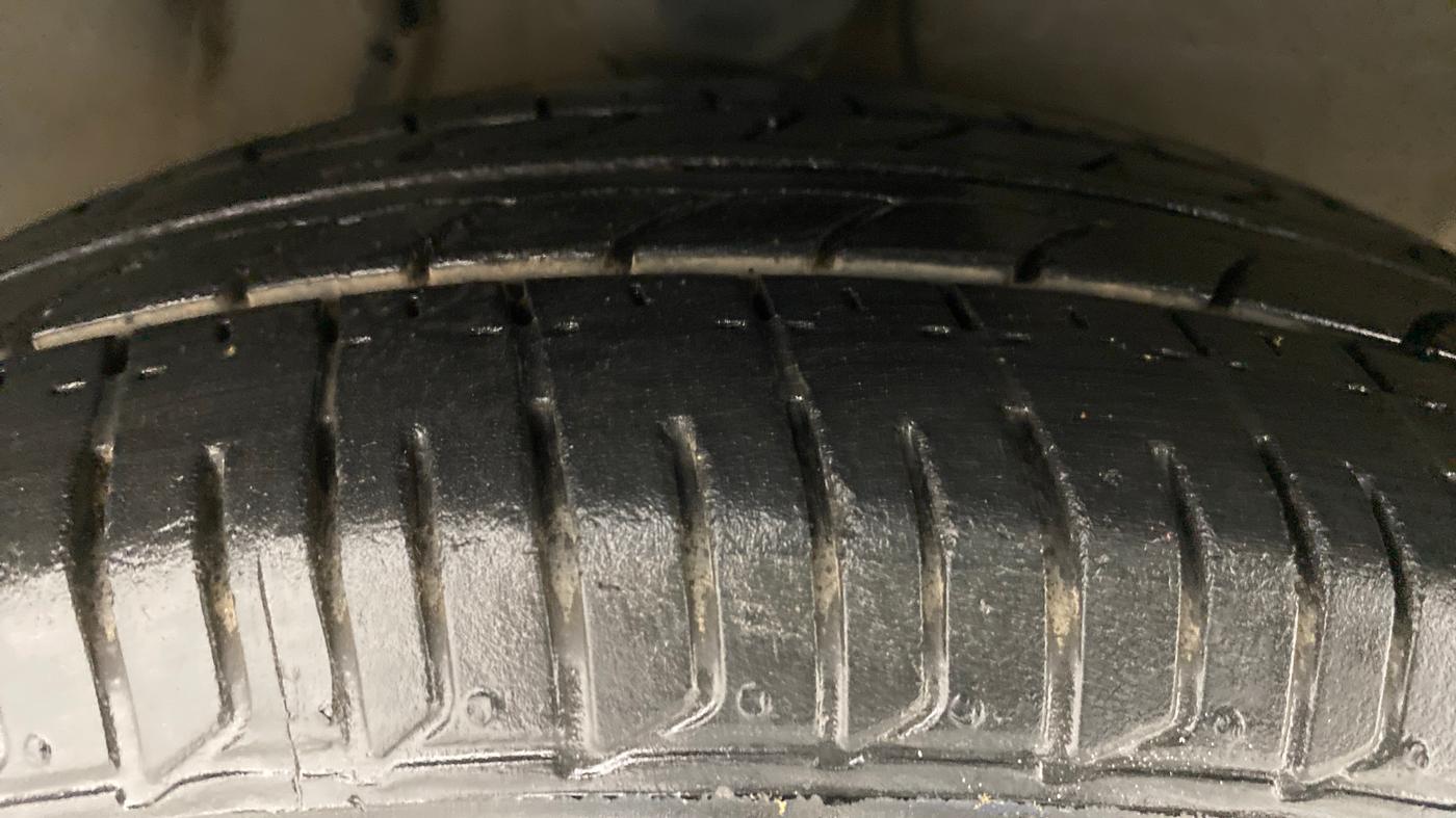 2016 Hyundai i10 MAGNA 1.1, Petrol, Manual, 36,198 km, Right Front Tyre Tread
