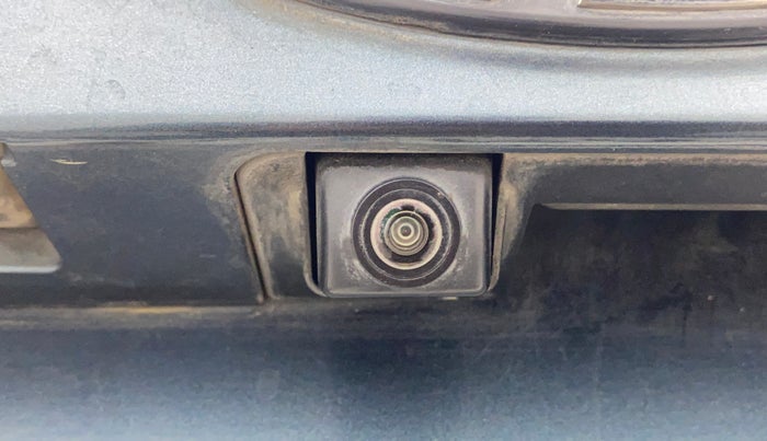 2019 Mahindra XUV300 W8 (O) 1.5 DIESEL AMT, Diesel, Automatic, 1,06,866 km, Parking Camera