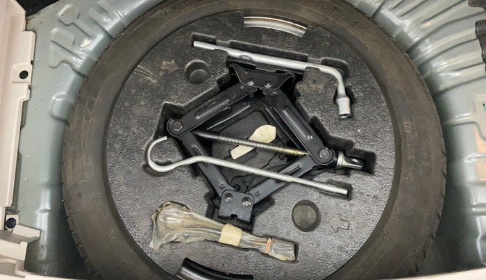 2019 Mahindra XUV300 W8 (O) 1.5 DIESEL AMT, Diesel, Automatic, 1,06,866 km, Spare Tyre