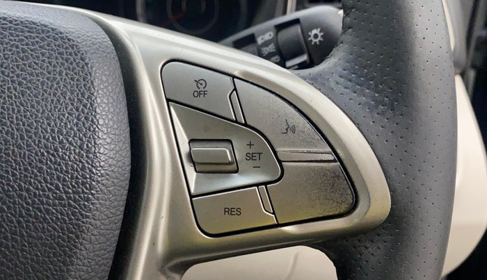 2019 Mahindra XUV300 W8 (O) 1.5 DIESEL AMT, Diesel, Automatic, 1,06,866 km, Adaptive Cruise Control