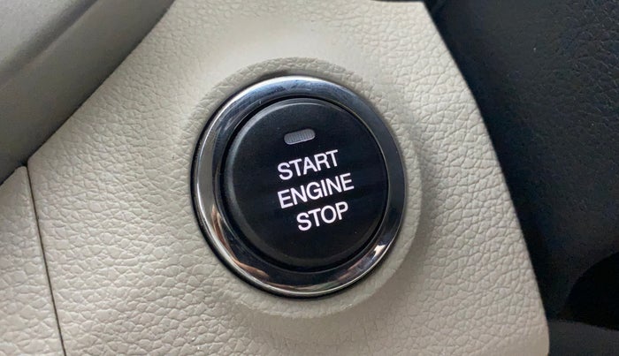 2019 Mahindra XUV300 W8 (O) 1.5 DIESEL AMT, Diesel, Automatic, 1,06,866 km, Keyless Start/ Stop Button