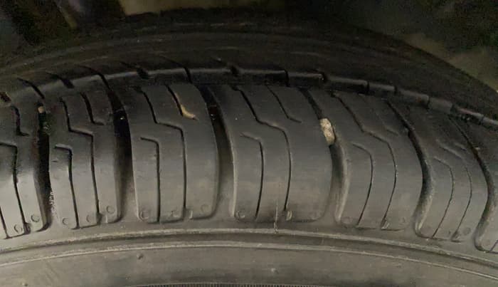 2016 Renault Kwid RXT 0.8, CNG, Manual, 58,204 km, Left Front Tyre Tread