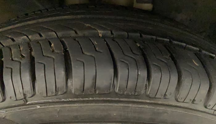 2016 Renault Kwid RXT 0.8, CNG, Manual, 58,204 km, Right Front Tyre Tread