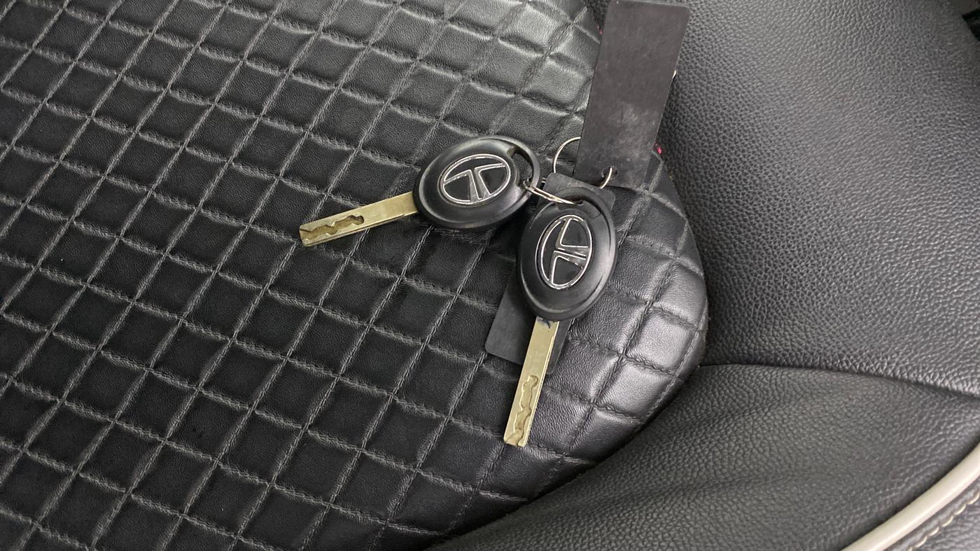 2020 Tata NEXON XE PETROL, Petrol, Manual, 16,643 km, Key Close Up