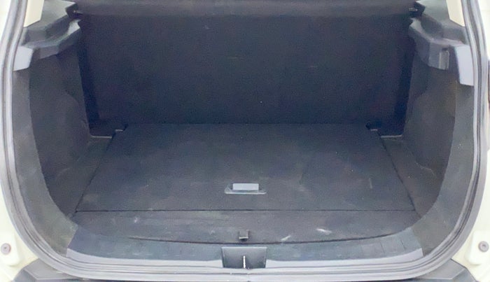 2019 Tata Harrier XT 2.0L KRYOTEC, Diesel, Manual, 65,980 km, Boot Inside