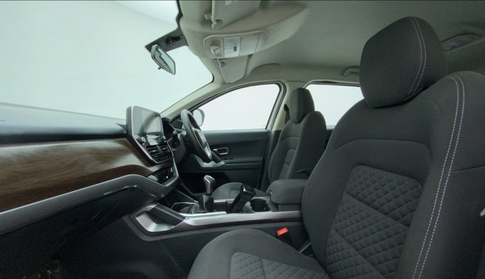 2019 Tata Harrier XT 2.0L KRYOTEC, Diesel, Manual, 65,980 km, Right Side Front Door Cabin