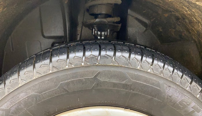 2016 Renault Kwid RXT 1.0, Petrol, Manual, 40,521 km, Left Front Tyre Tread