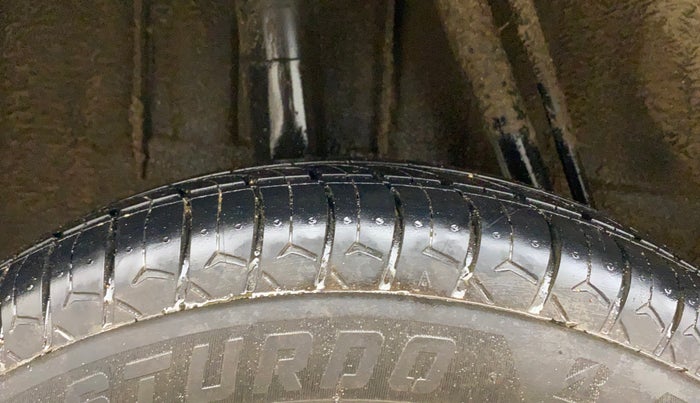 2016 Renault Kwid RXT 1.0, Petrol, Manual, 40,521 km, Right Rear Tyre Tread