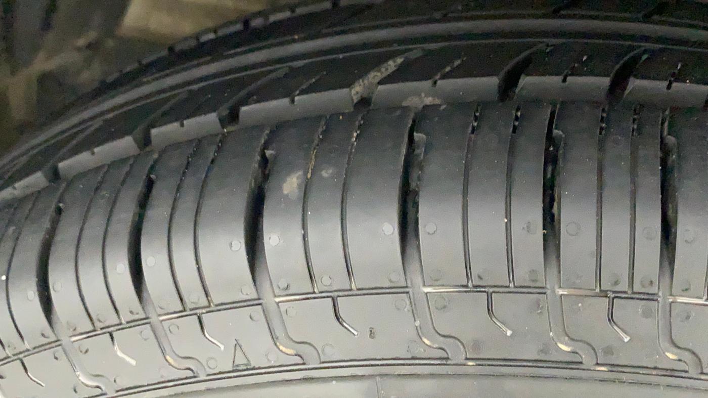 2015 Maruti Swift Dzire VXI, Petrol, Manual, 34,387 km, Left Front Tyre Tread