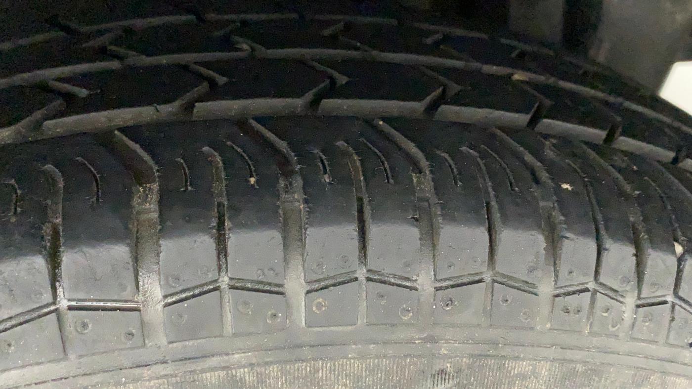2015 Maruti Swift Dzire VXI, Petrol, Manual, 34,387 km, Left Rear Tyre Tread