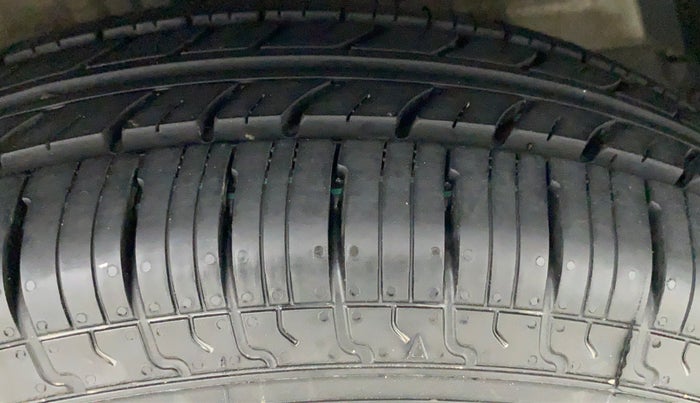 2015 Maruti Swift Dzire VXI, Petrol, Manual, 34,387 km, Right Front Tyre Tread