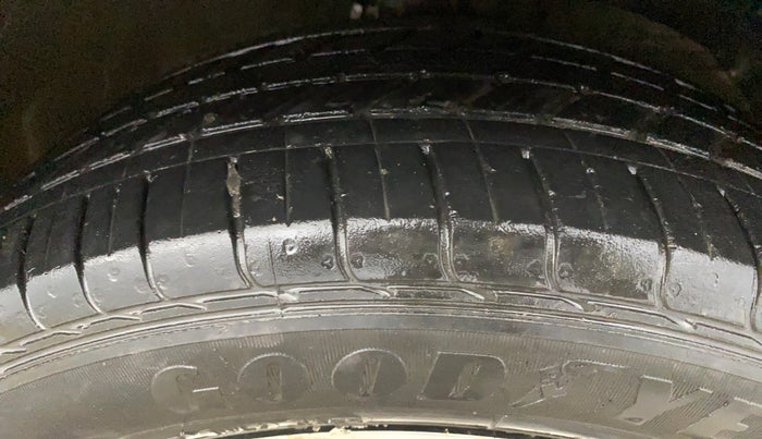 2019 Maruti Swift LXI, Petrol, Manual, 50,048 km, Right Front Tyre Tread