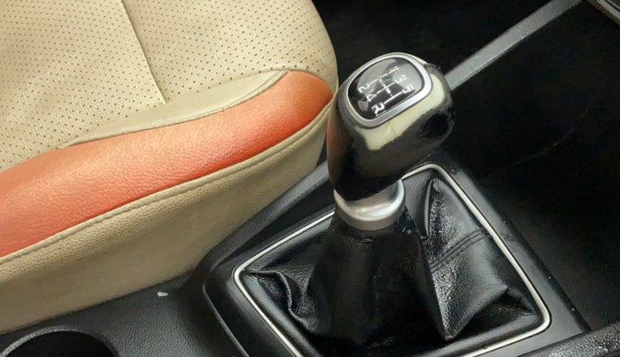 2015 Hyundai Elite i20 ASTA 1.2, Petrol, Manual, 53,516 km, Gear lever - Knob cover torn