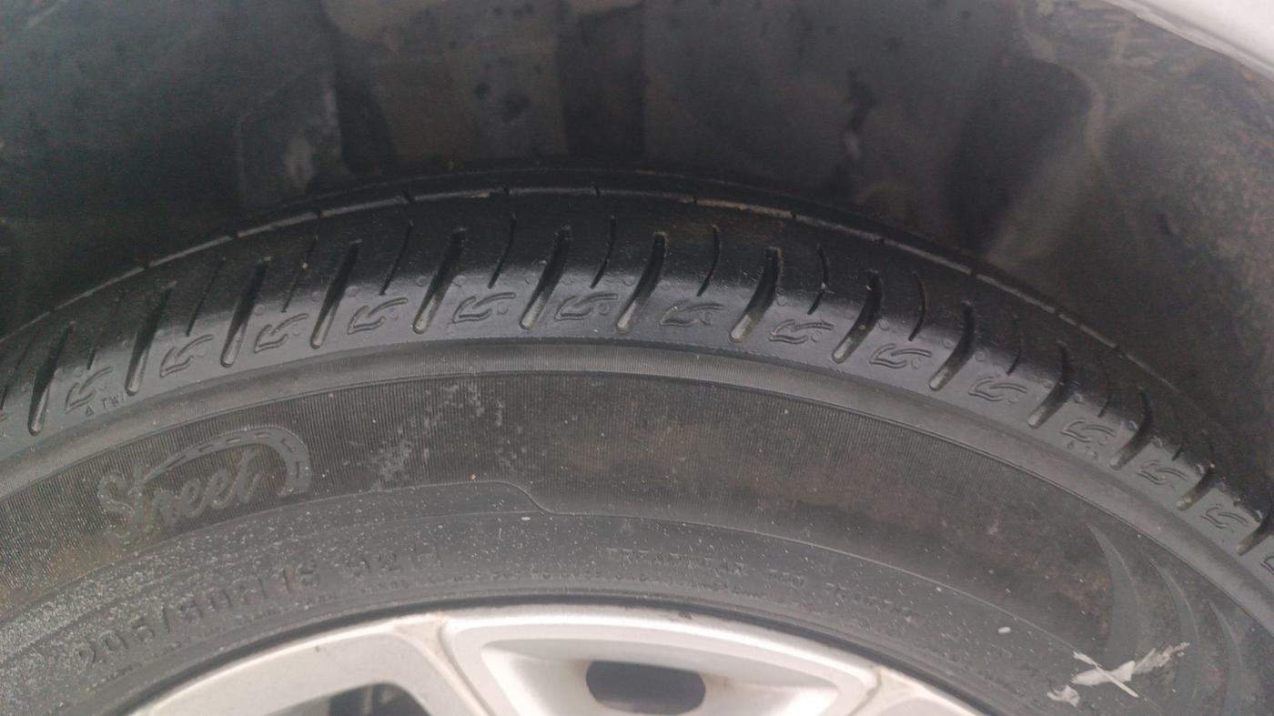 2017 Ford Ecosport TITANIUM+ 1.0L ECOBOOST, Petrol, Manual, 85,259 km, Right Front Tyre Tread