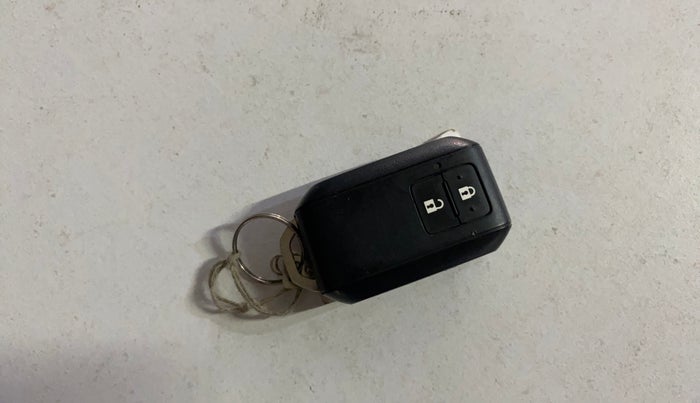 2023 Maruti Grand Vitara ALPHA SMART HYBRID, Petrol, Manual, 75,164 km, Key Close Up