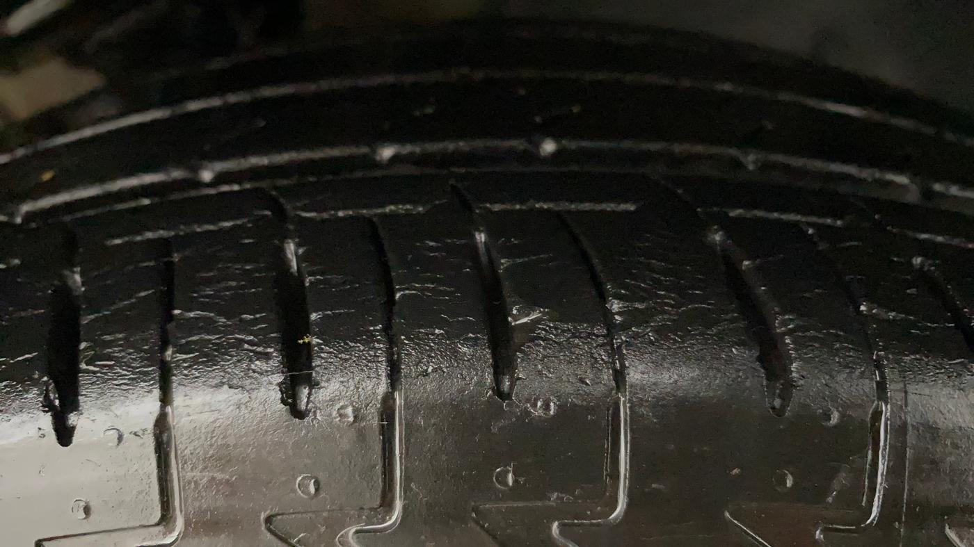 2019 Maruti IGNIS ZETA 1.2 AMT, Petrol, Automatic, 25,655 km, Right Front Tyre Tread