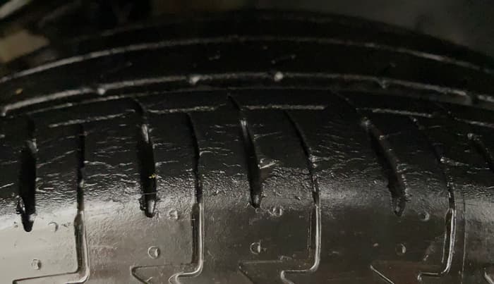 2019 Maruti IGNIS ZETA 1.2 AMT, Petrol, Automatic, 25,655 km, Right Front Tyre Tread