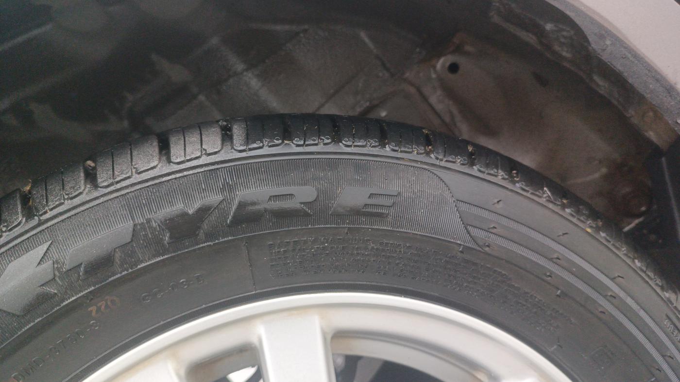 2015 Honda Brio VX AT, Petrol, Automatic, 27,752 km, Right Rear Tyre Tread