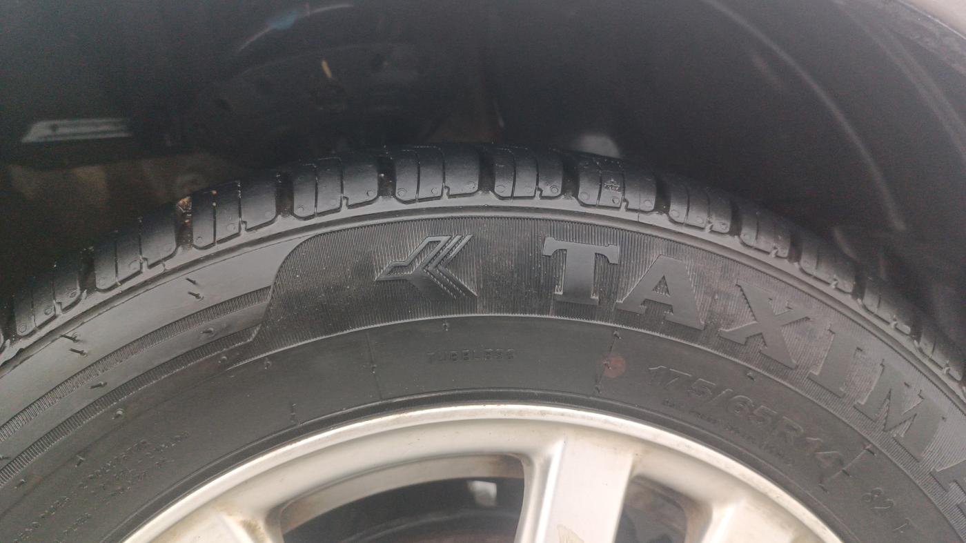 2015 Honda Brio VX AT, Petrol, Automatic, 27,752 km, Right Front Tyre Tread