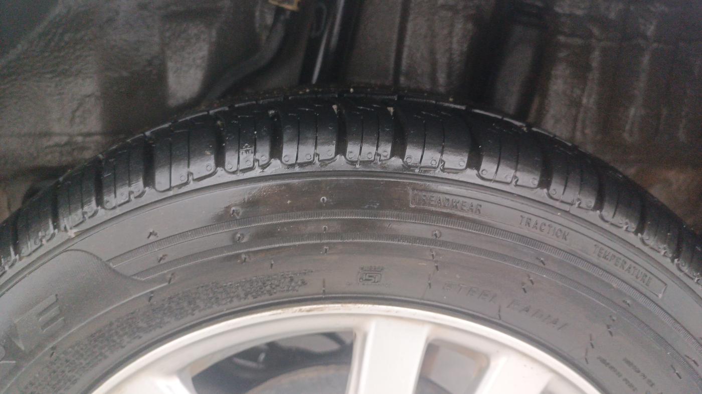2015 Honda Brio VX AT, Petrol, Automatic, 27,752 km, Left Rear Tyre Tread