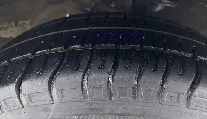 2017 Maruti Alto 800 LXI, Petrol, Manual, 40,058 km, Right Front Tyre Tread