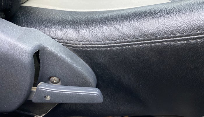 2017 Maruti Alto 800 LXI, Petrol, Manual, 40,058 km, Driver Side Adjustment Panel