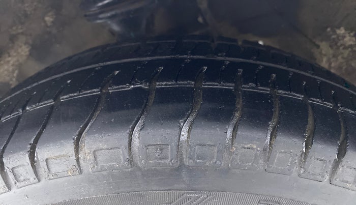 2017 Maruti Alto 800 LXI, Petrol, Manual, 40,058 km, Left Front Tyre Tread