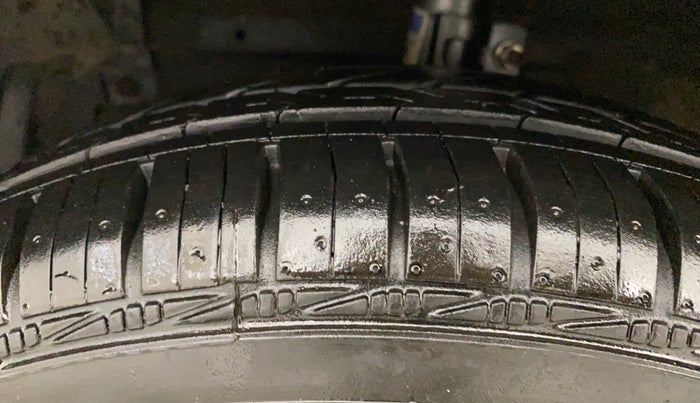 2014 Maruti Swift Dzire VXI, Petrol, Manual, 29,233 km, Left Front Tyre Tread